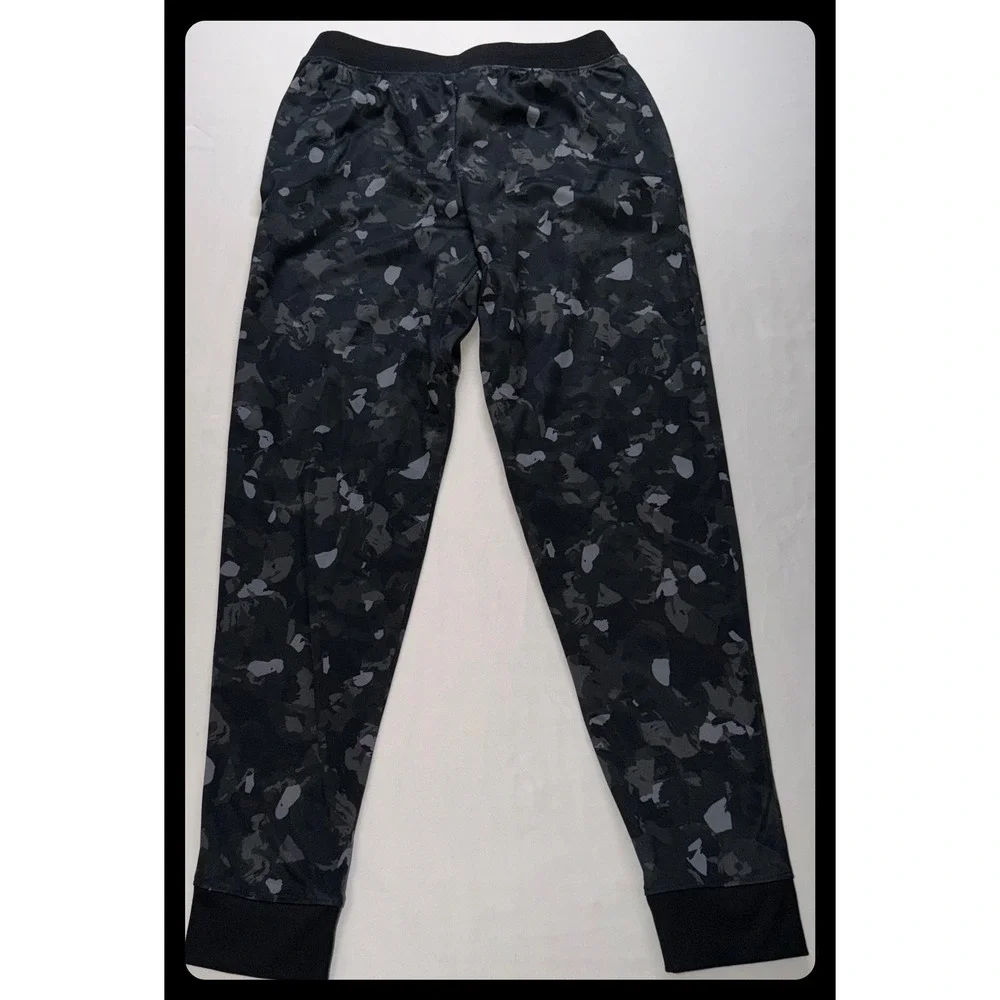 Under Armour Jogger Pants Kids Youth Large YL Black Camo Tapered Leg Athletic